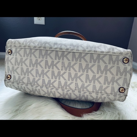 Michael Kors large purse - Picture 3 of 15
